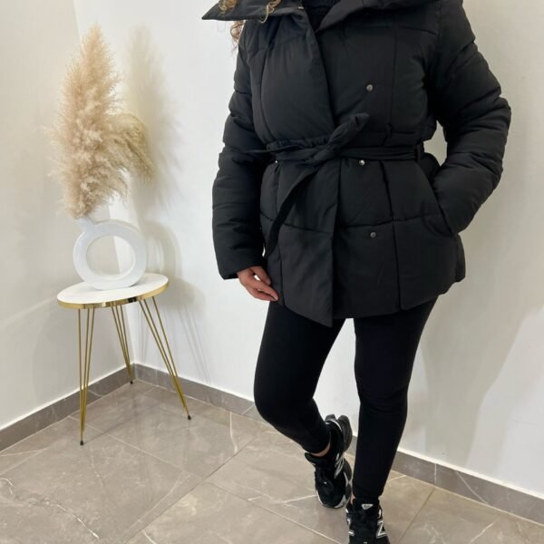 Photo d'une doudoune courte de chez Golden Boutique