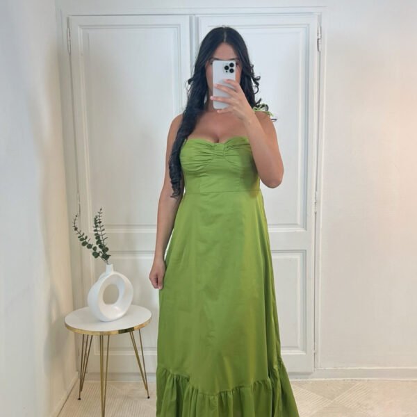 Photo d'une robe Assya de couleur verte de chez Golden Boutique