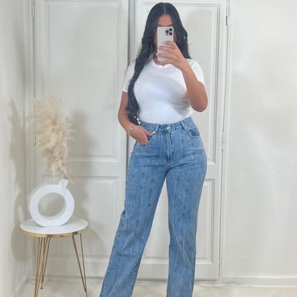 Photo d'un jeans 3 lignes de chez Golden Boutique